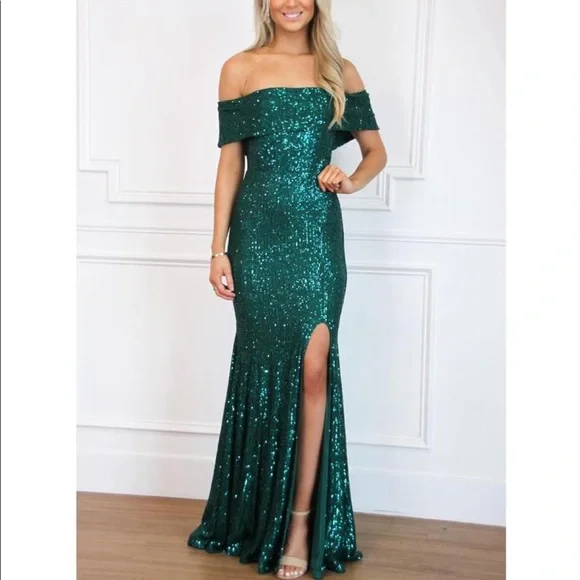 Emerald green sequence gown - Picture 1 of 3
